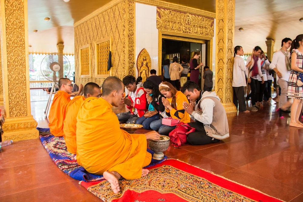 visiting temples during khmer new year